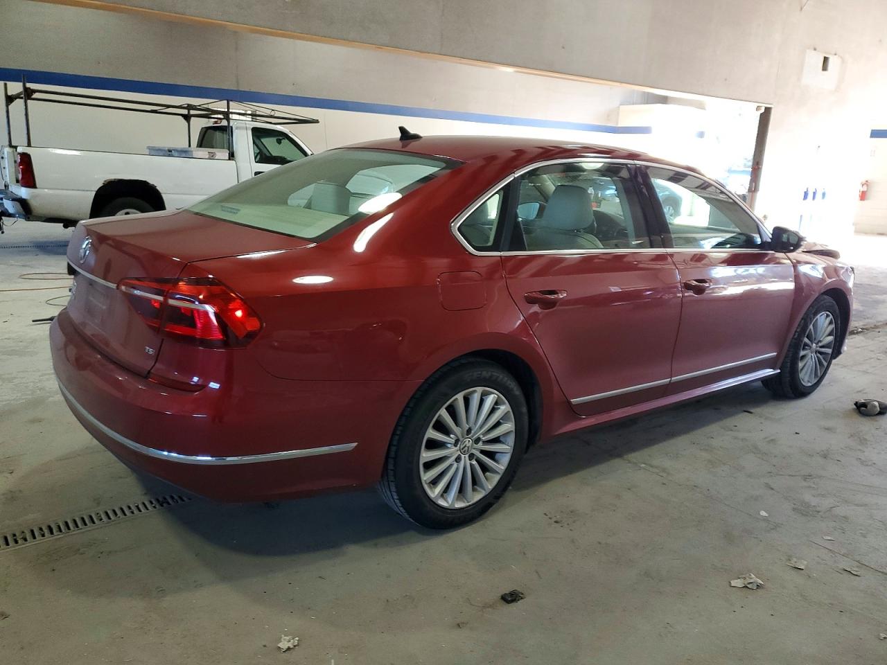 2017 VOLKSWAGEN PASSAT SE photo 3