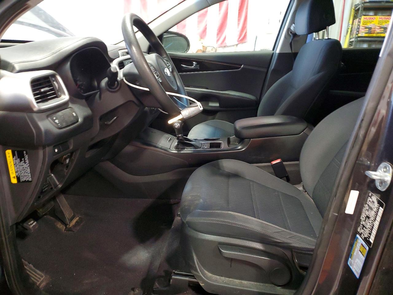 2017 KIA SORENTO LX photo 7