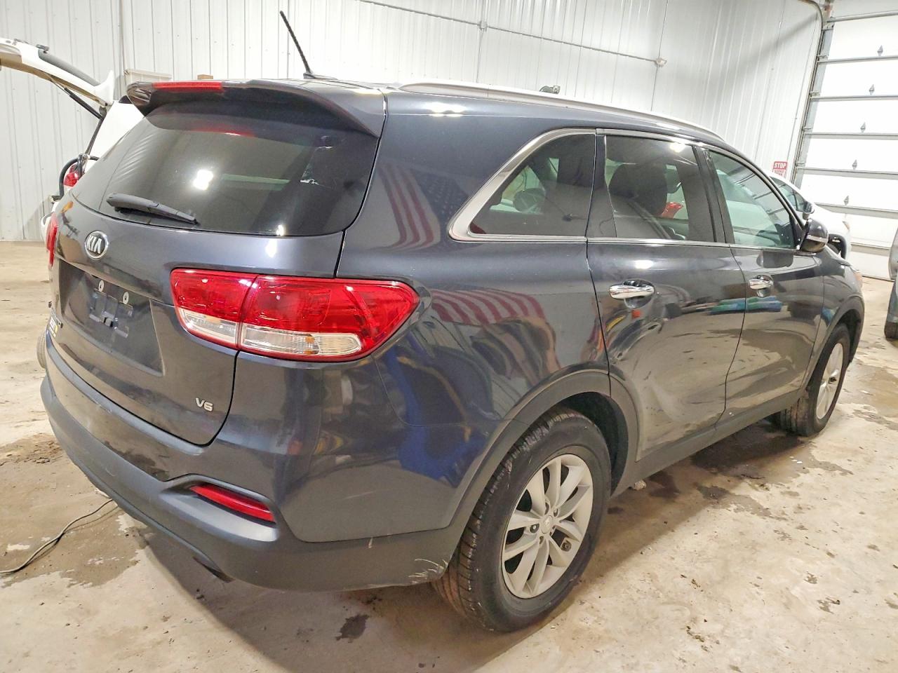 2017 KIA SORENTO LX photo 3