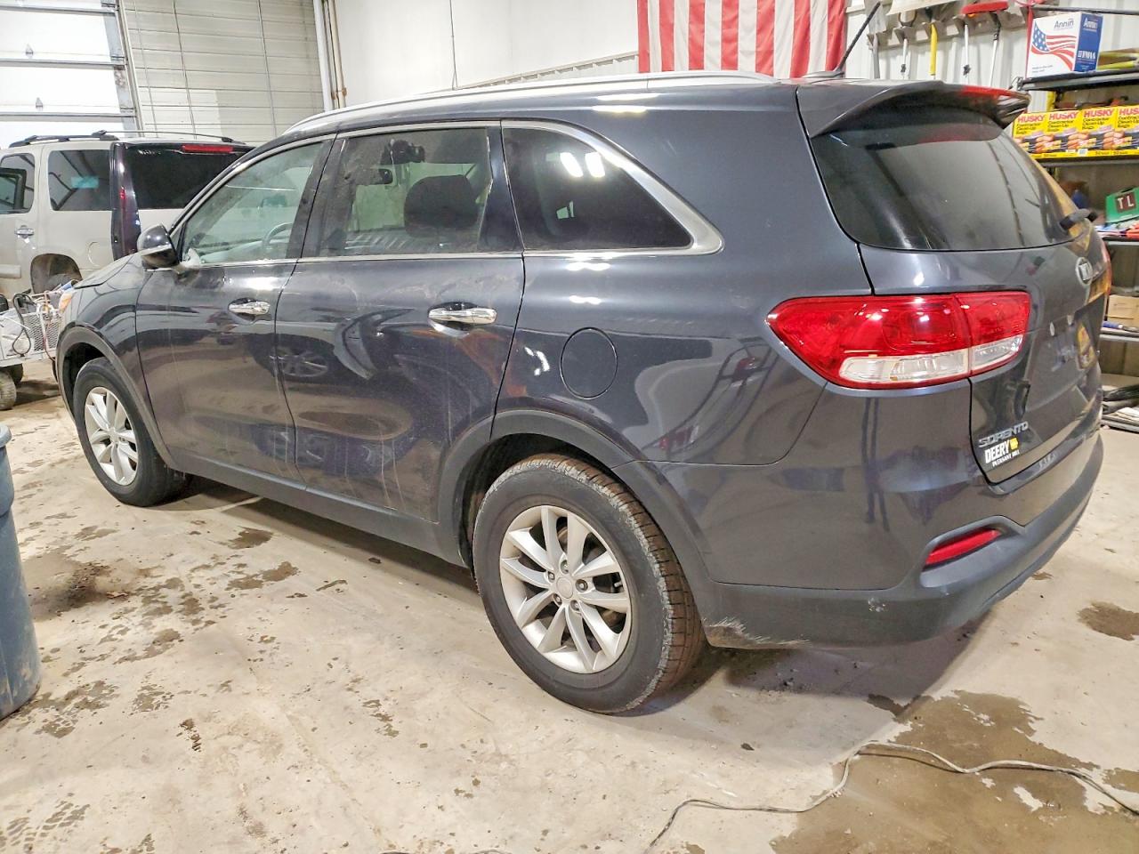 2017 KIA SORENTO LX photo 2