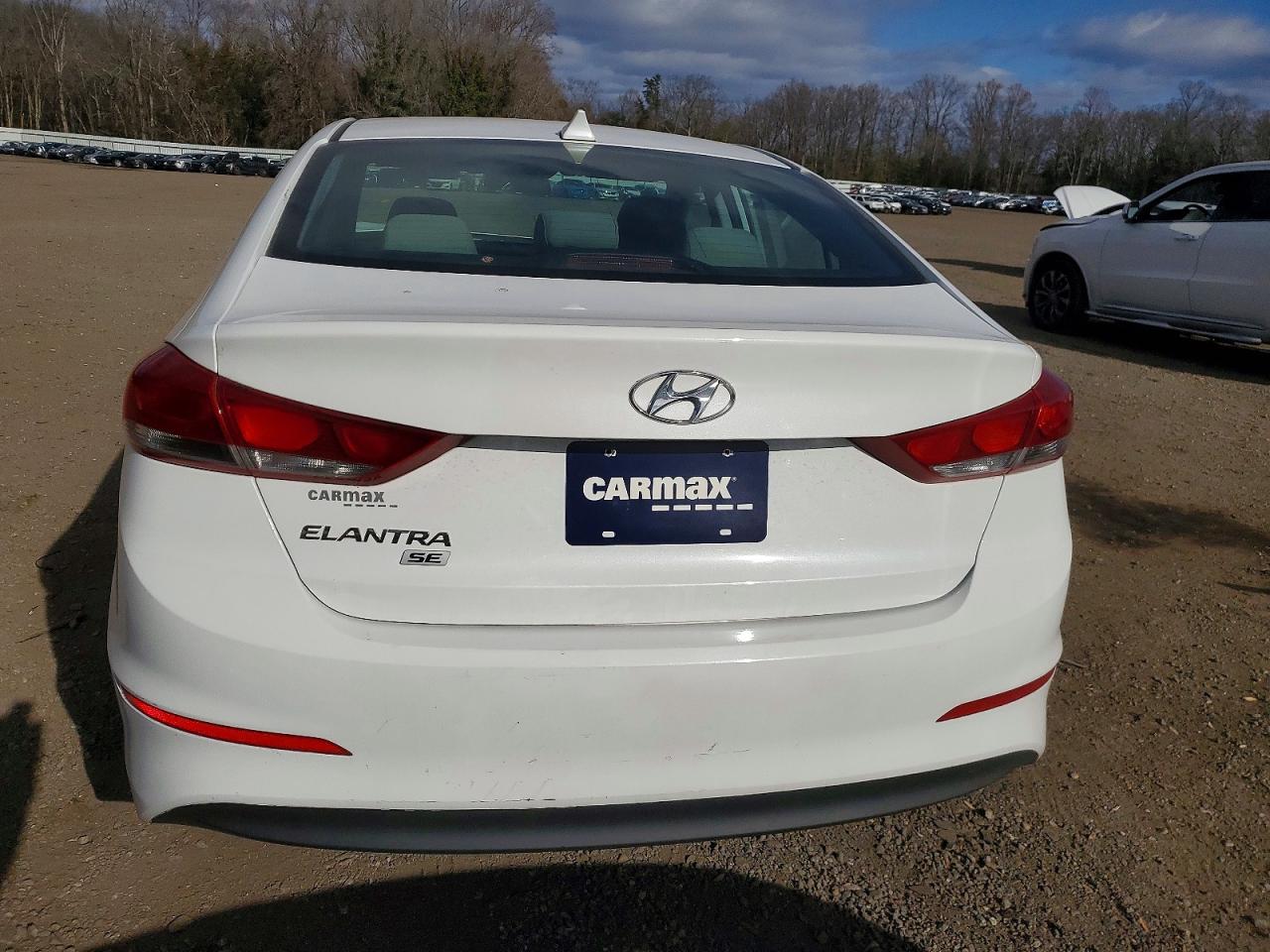 2017 HYUNDAI ELANTRA SE photo 6