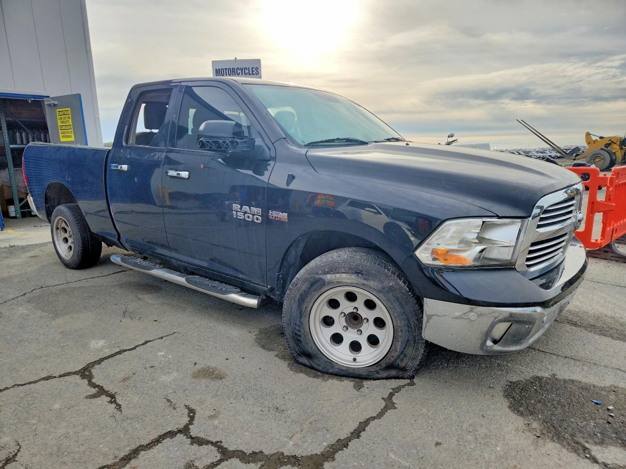 2017 RAM 1500 SLT photo 4