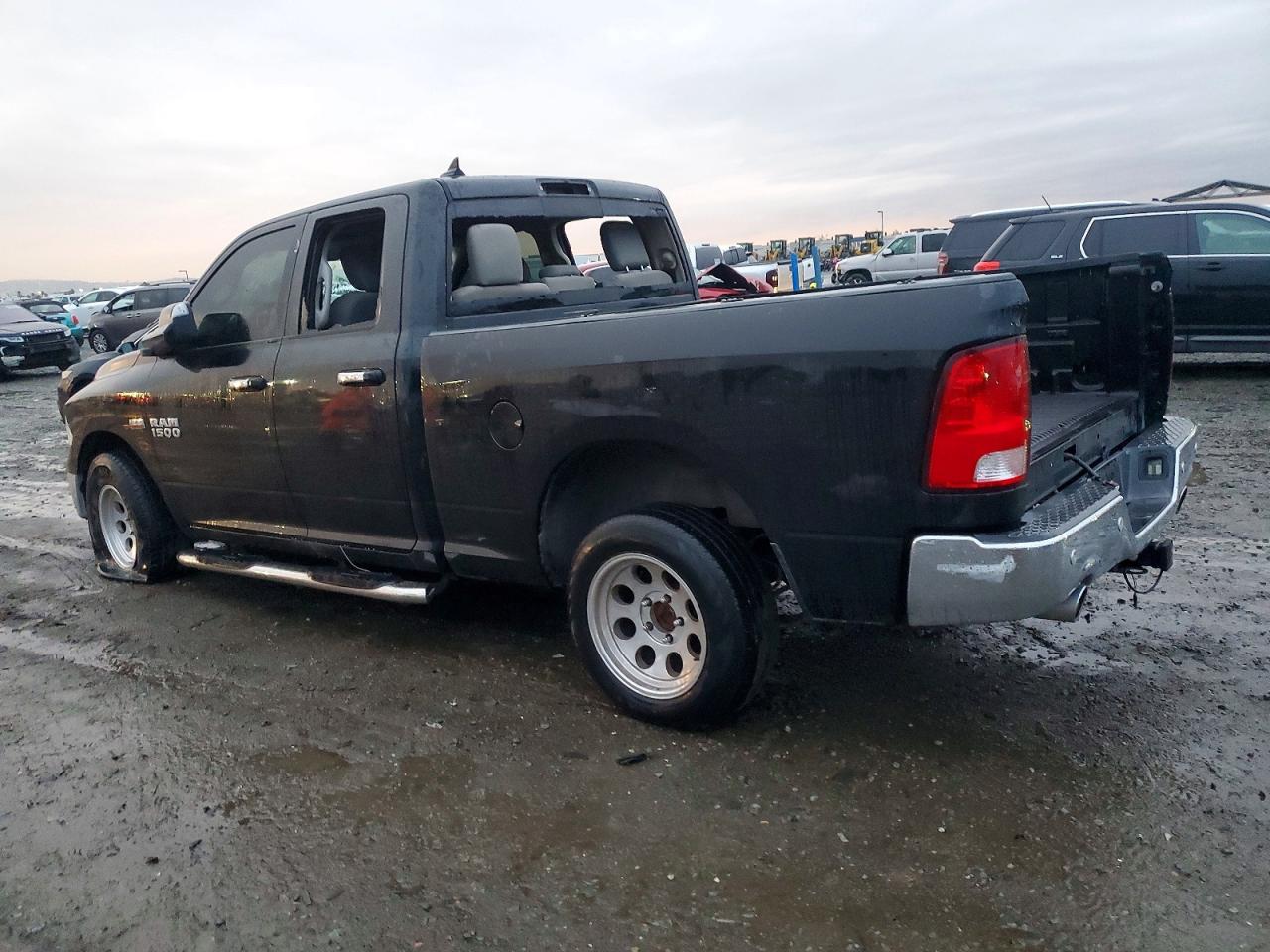 2017 RAM 1500 SLT photo 2