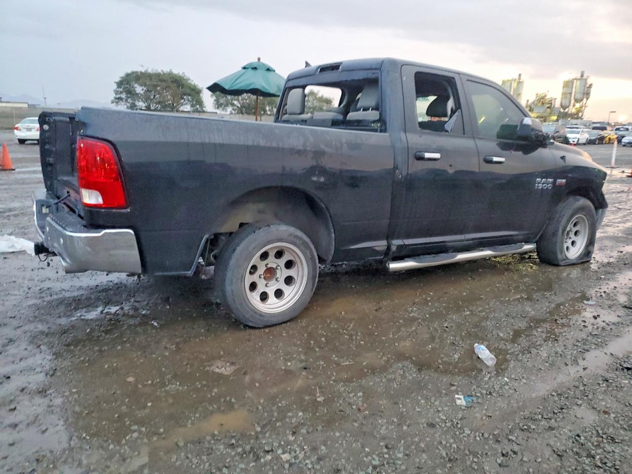 2017 RAM 1500 SLT photo 3