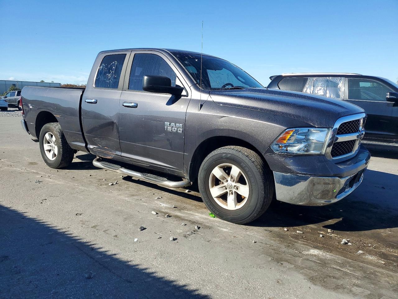 2016 RAM 1500 SLT photo 4