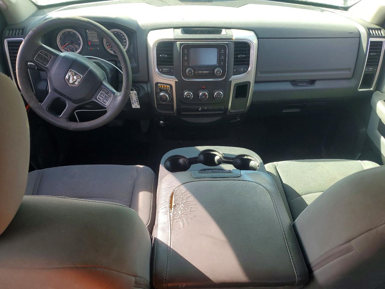 2016 RAM 1500 SLT photo 8
