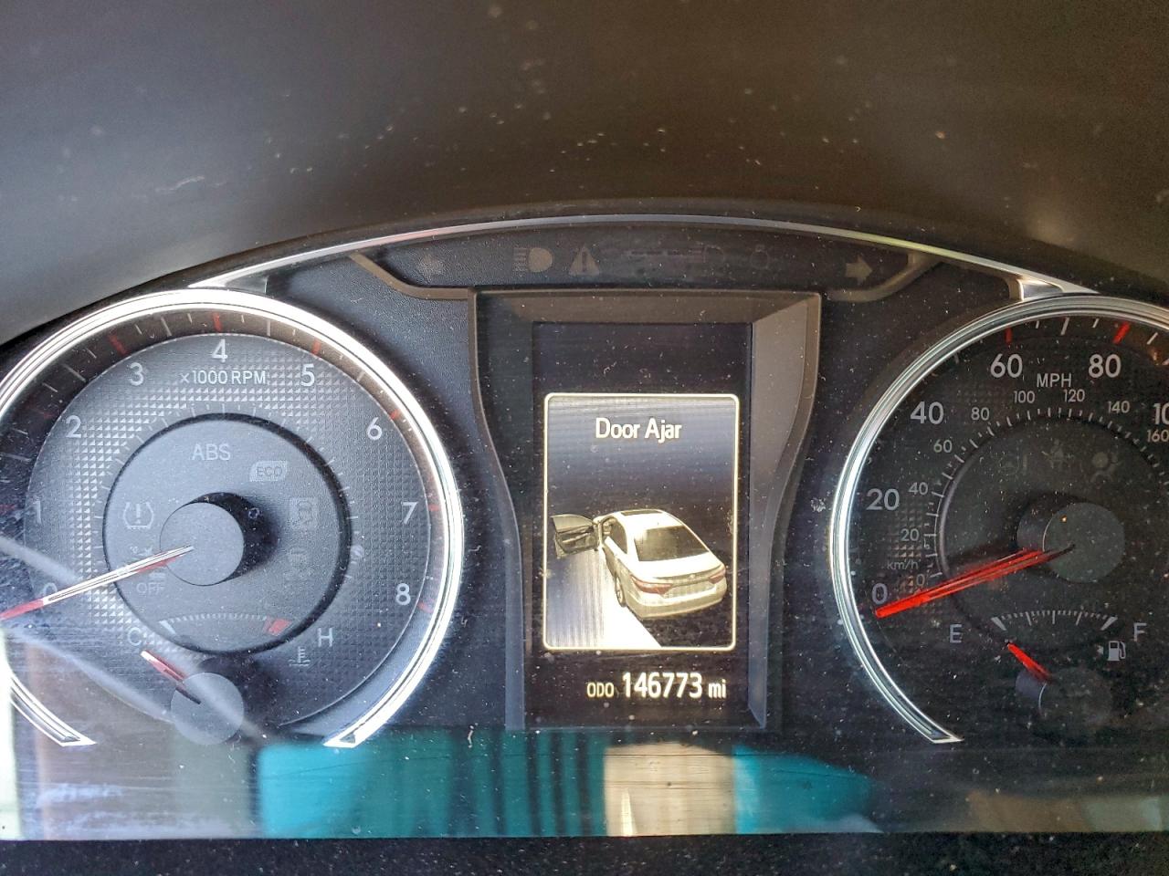 2015 TOYOTA CAMRY LE photo 9