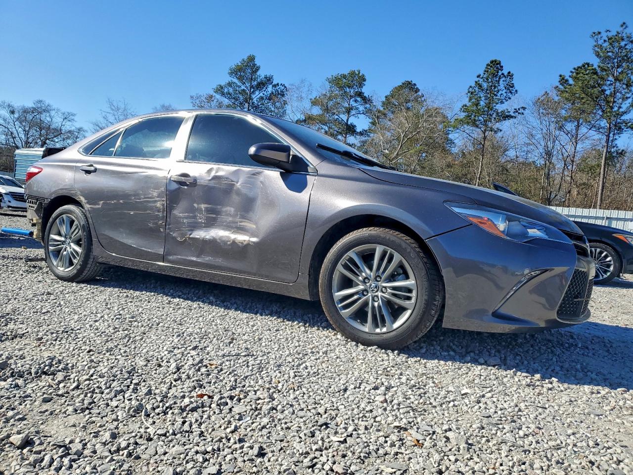 2015 TOYOTA CAMRY LE photo 4