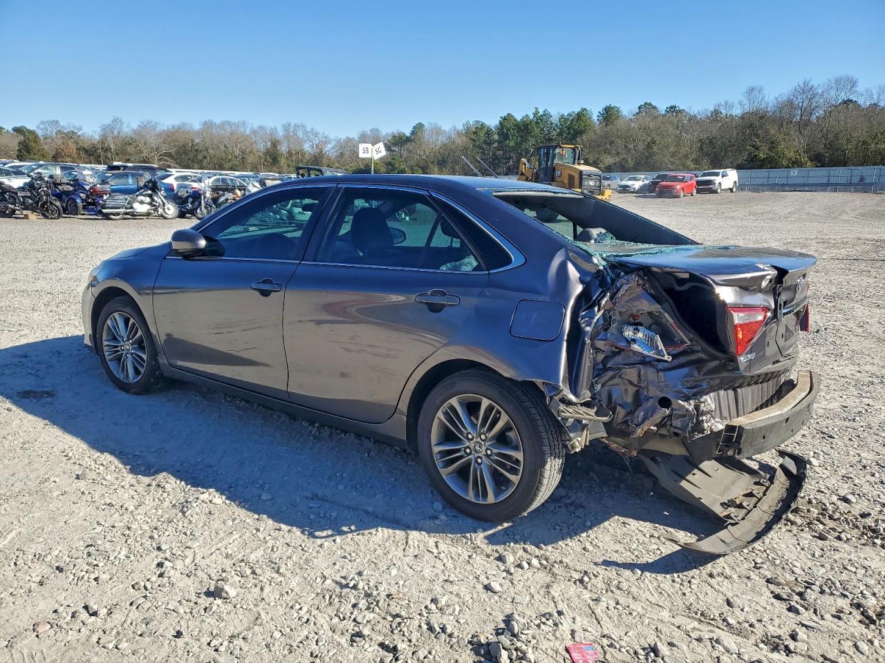 2015 TOYOTA CAMRY LE photo 2