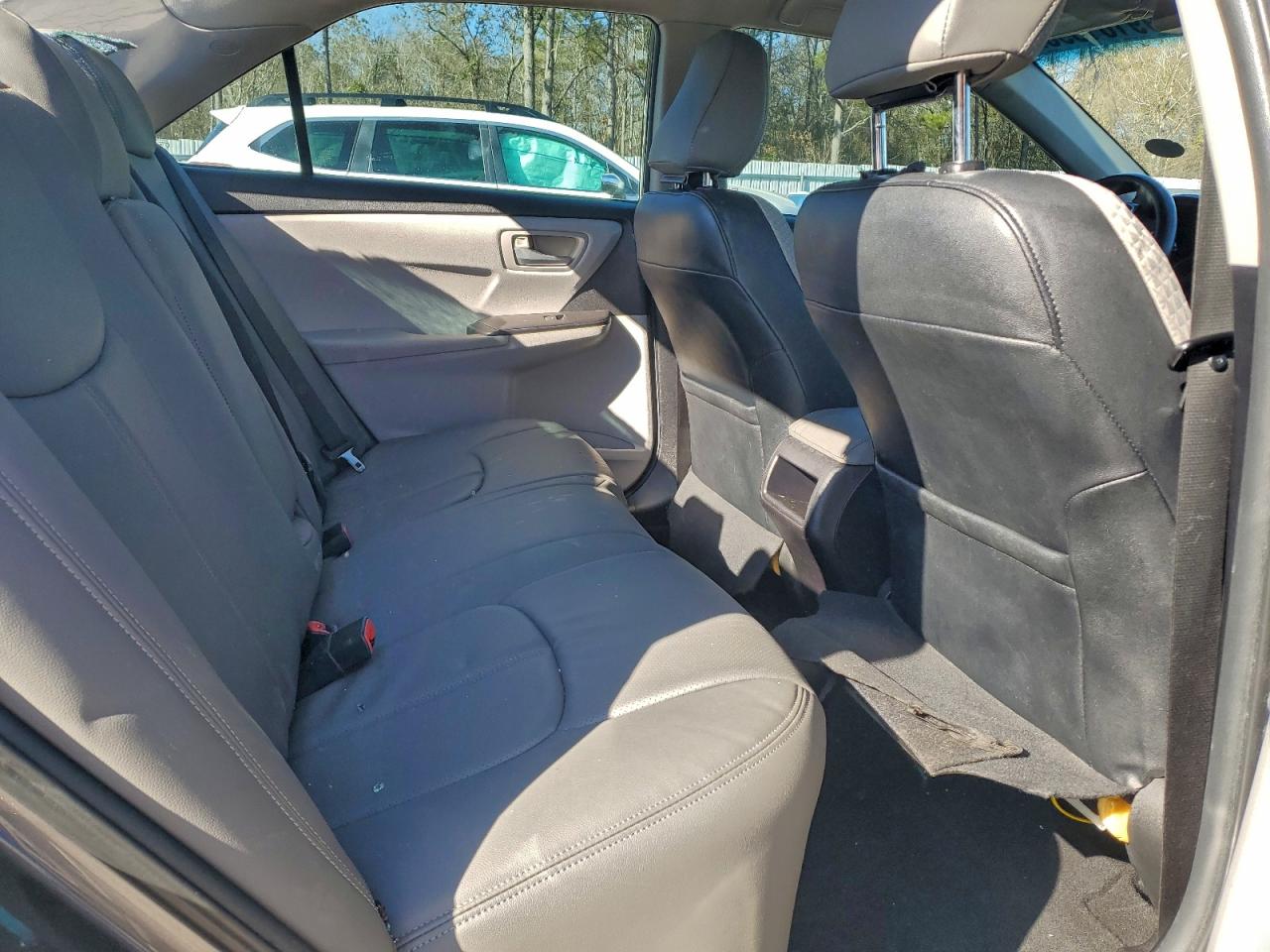 2015 TOYOTA CAMRY LE photo 10