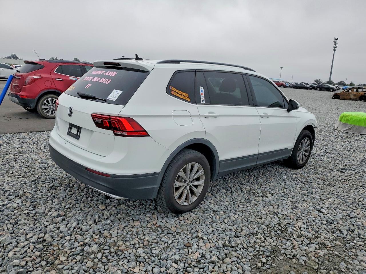 2020 VOLKSWAGEN TIGUAN S photo 3