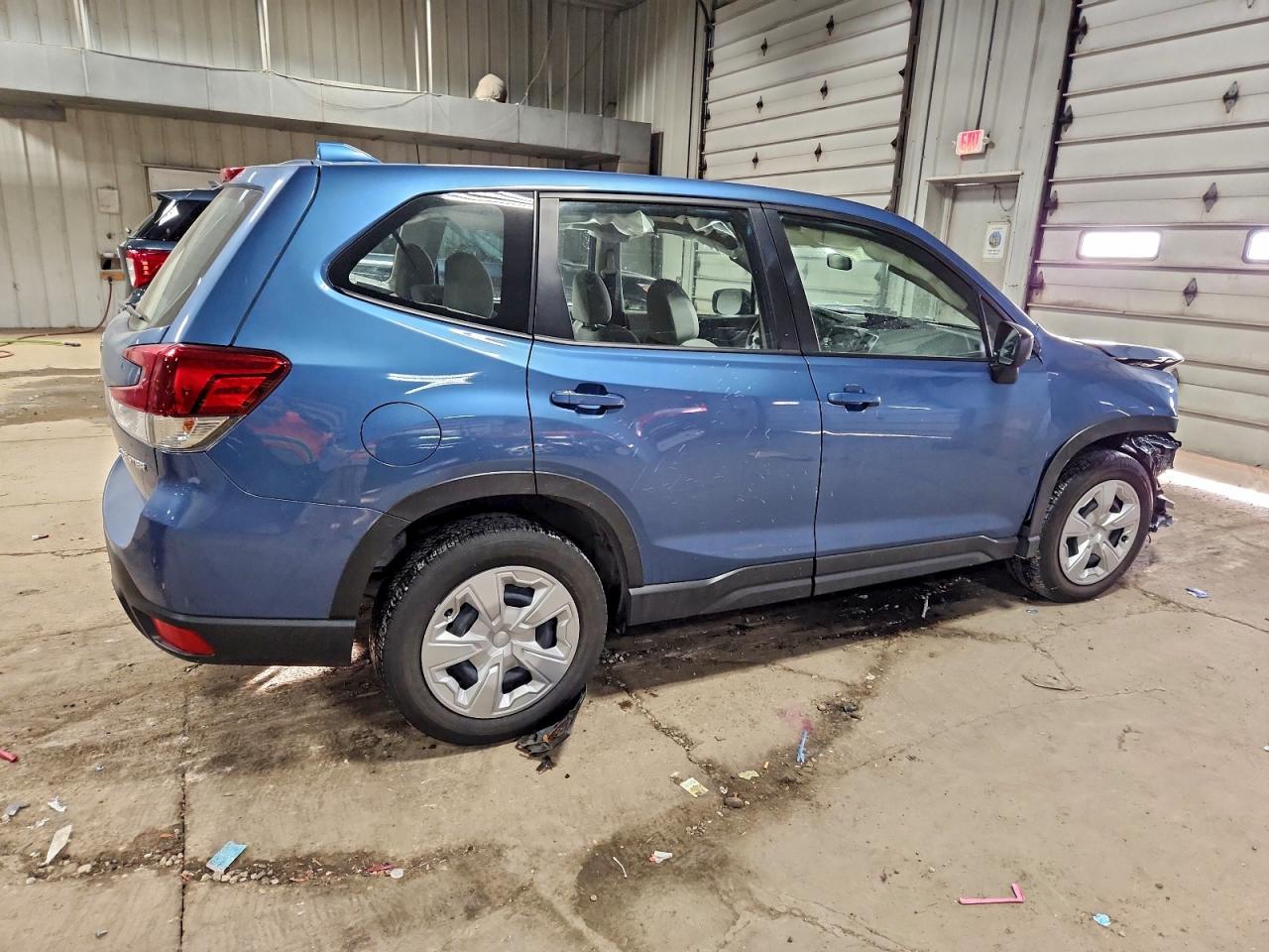 2022 SUBARU FORESTER photo 3