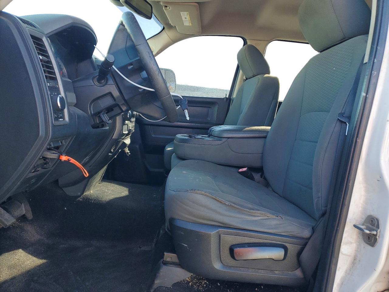 2014 RAM 1500 ST photo 7