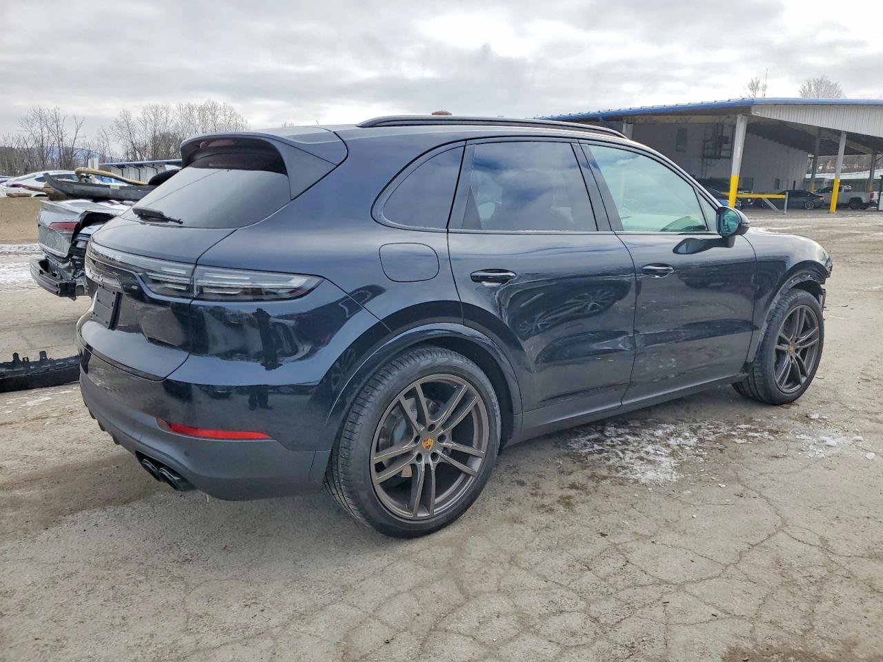2021 PORSCHE CAYENNE S photo 3