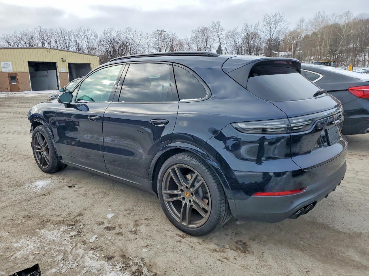 2021 PORSCHE CAYENNE S photo 2