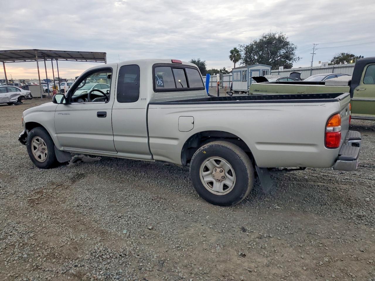2004 TOYOTA TACOMA XTRACAB photo 2