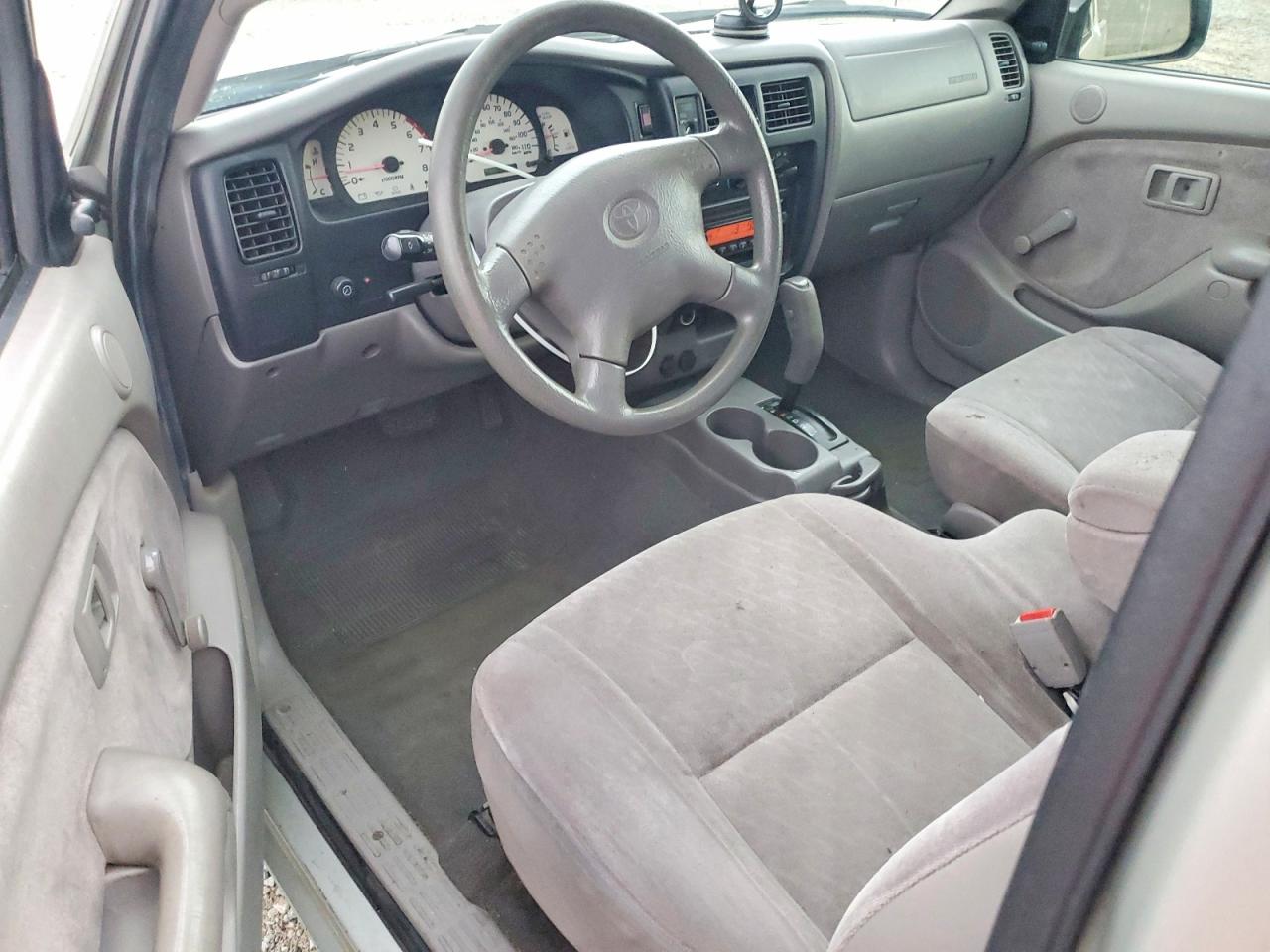 2004 TOYOTA TACOMA XTRACAB photo 8