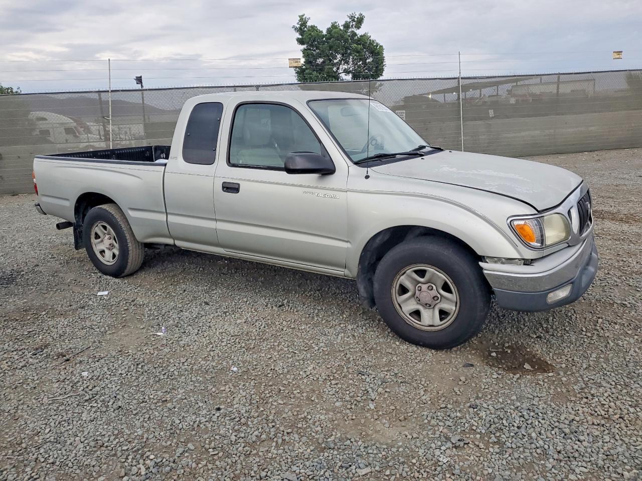 2004 TOYOTA TACOMA XTRACAB photo 4