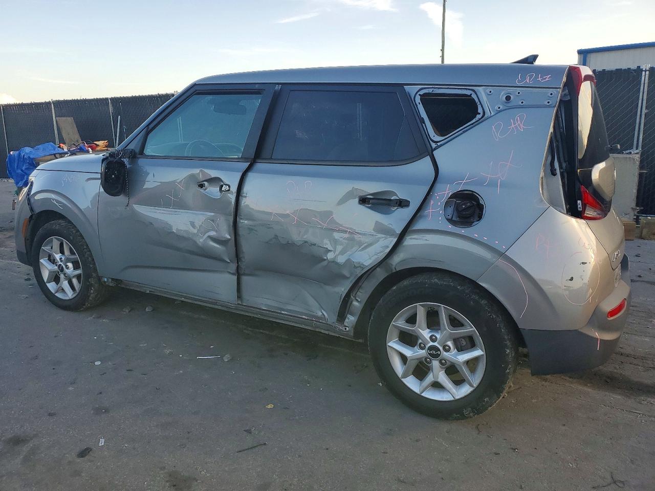 2022 KIA SOUL LX photo 2