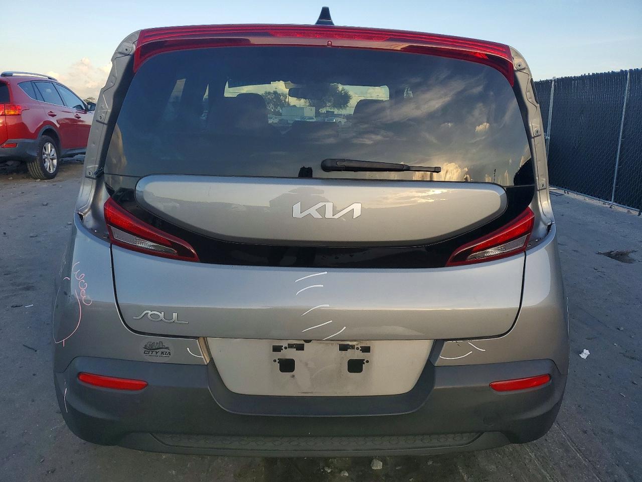 2022 KIA SOUL LX photo 6
