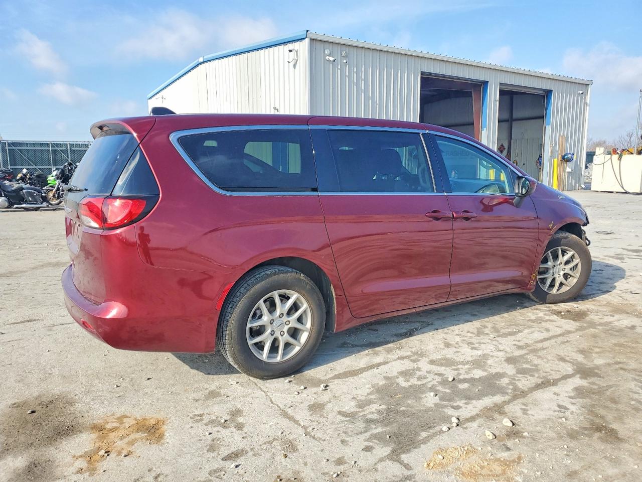 2021 CHRYSLER VOYAGER LX photo 3