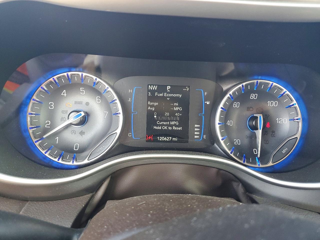 2021 CHRYSLER VOYAGER LX photo 9