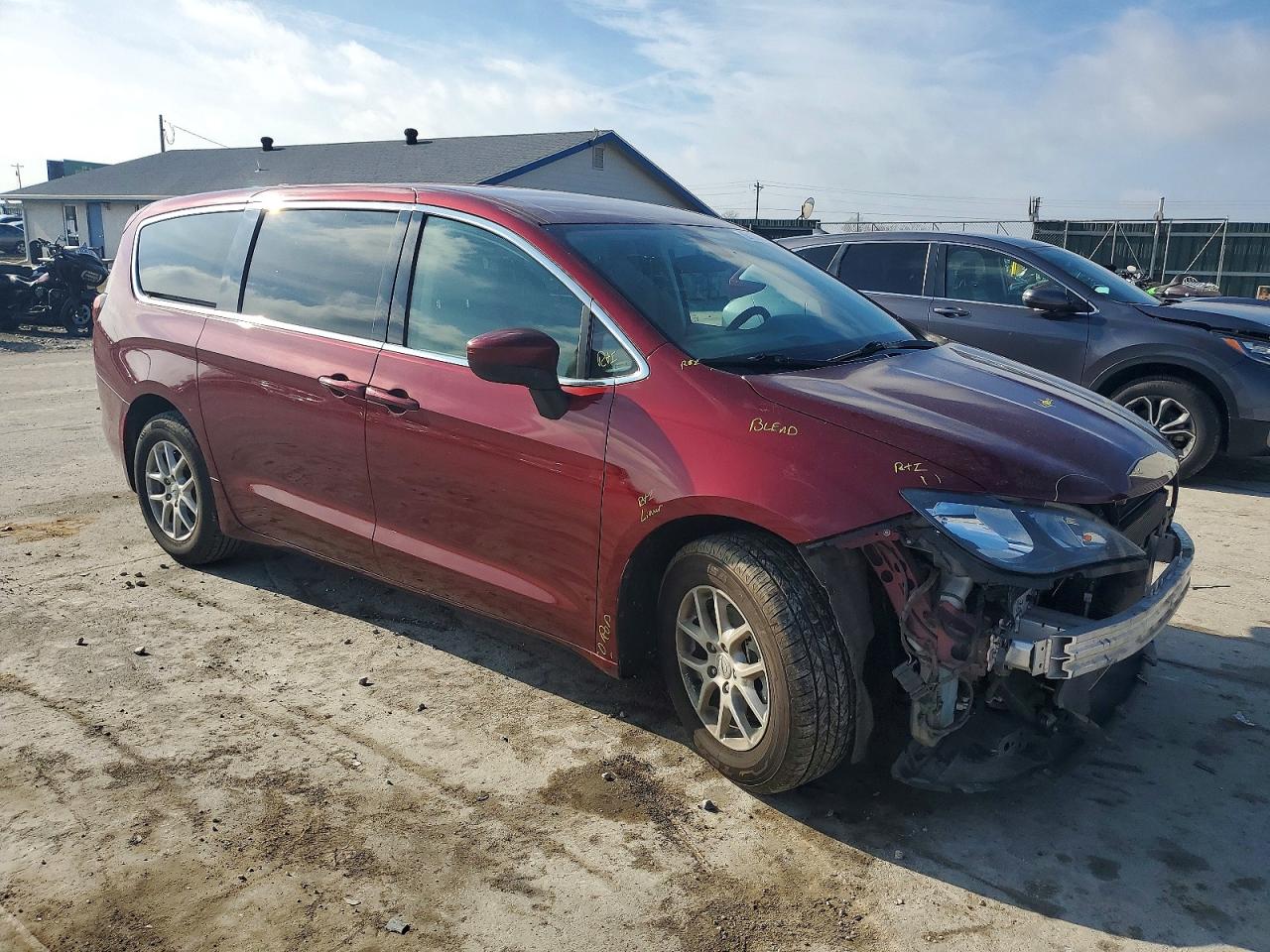 2021 CHRYSLER VOYAGER LX photo 4