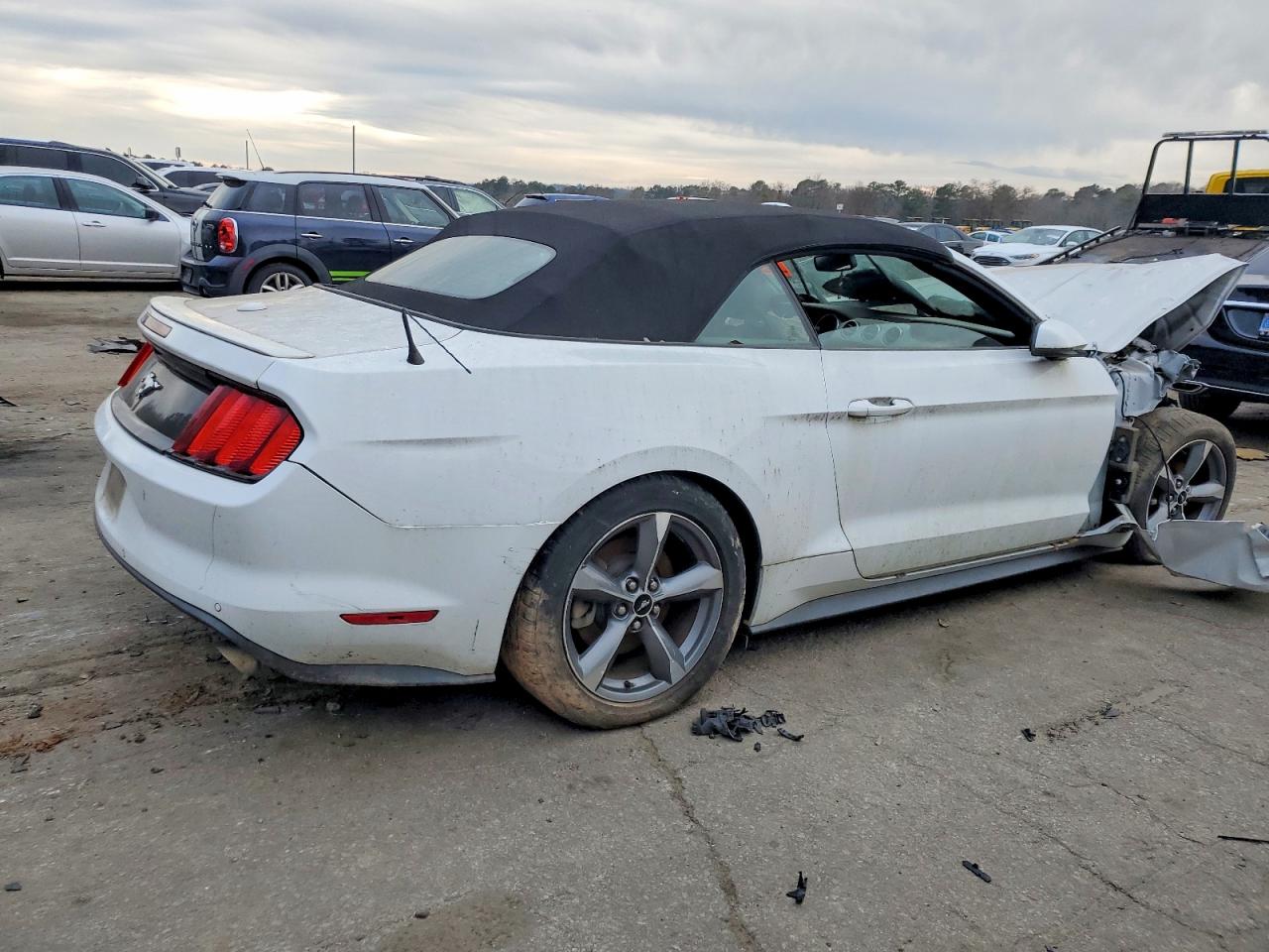 2017 FORD MUSTANG photo 3