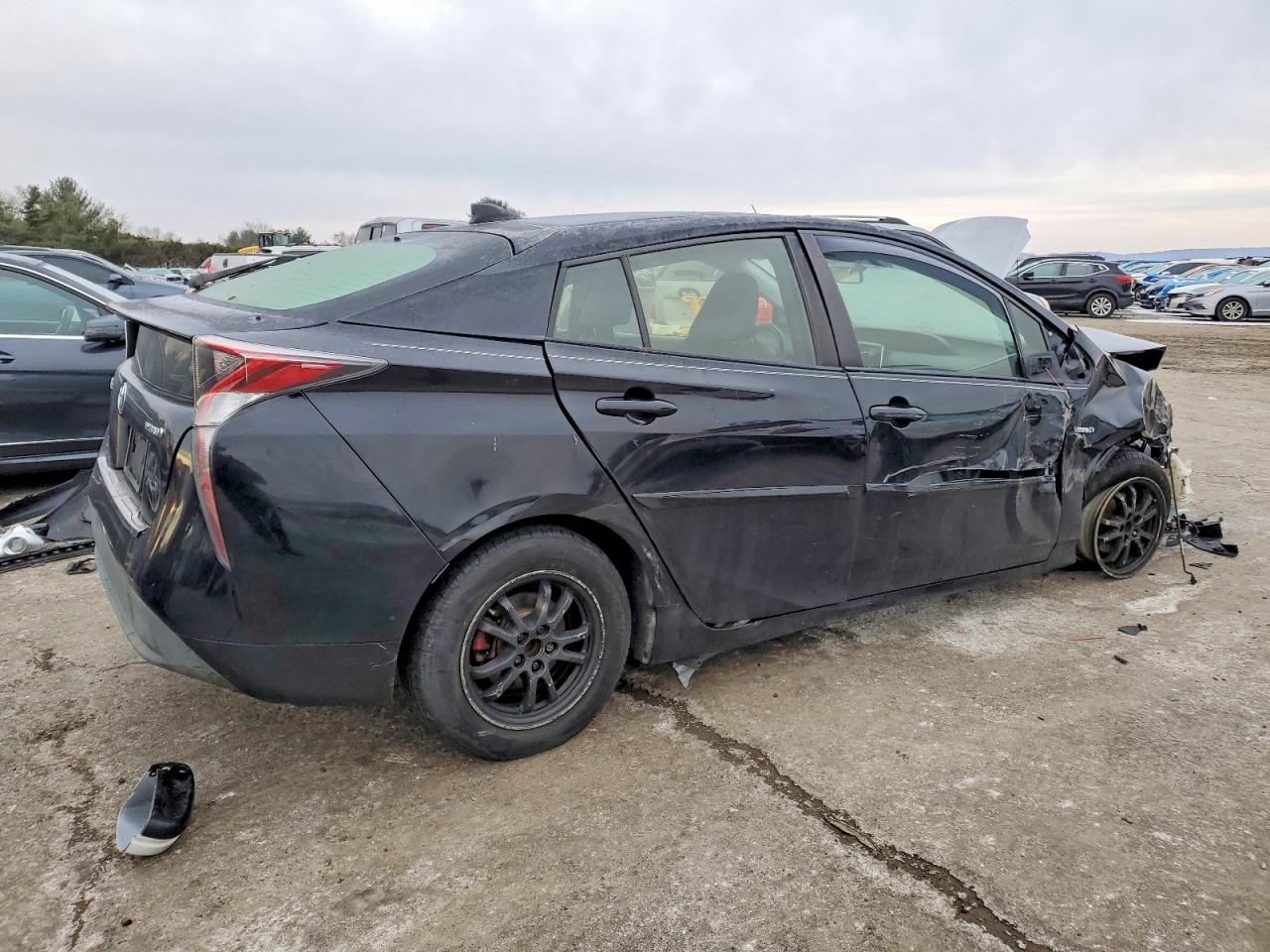 2016 TOYOTA PRIUS photo 3