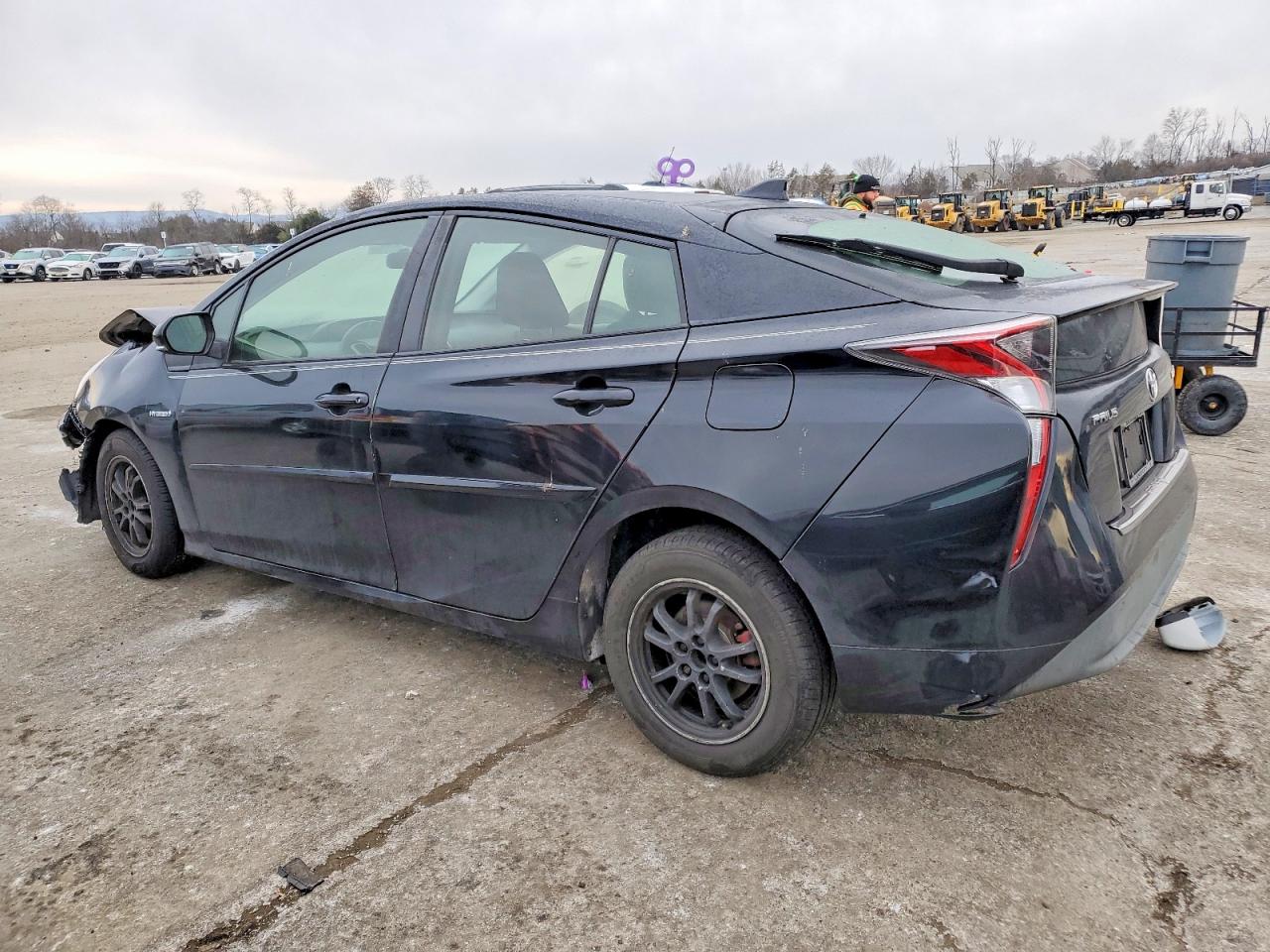 2016 TOYOTA PRIUS photo 2