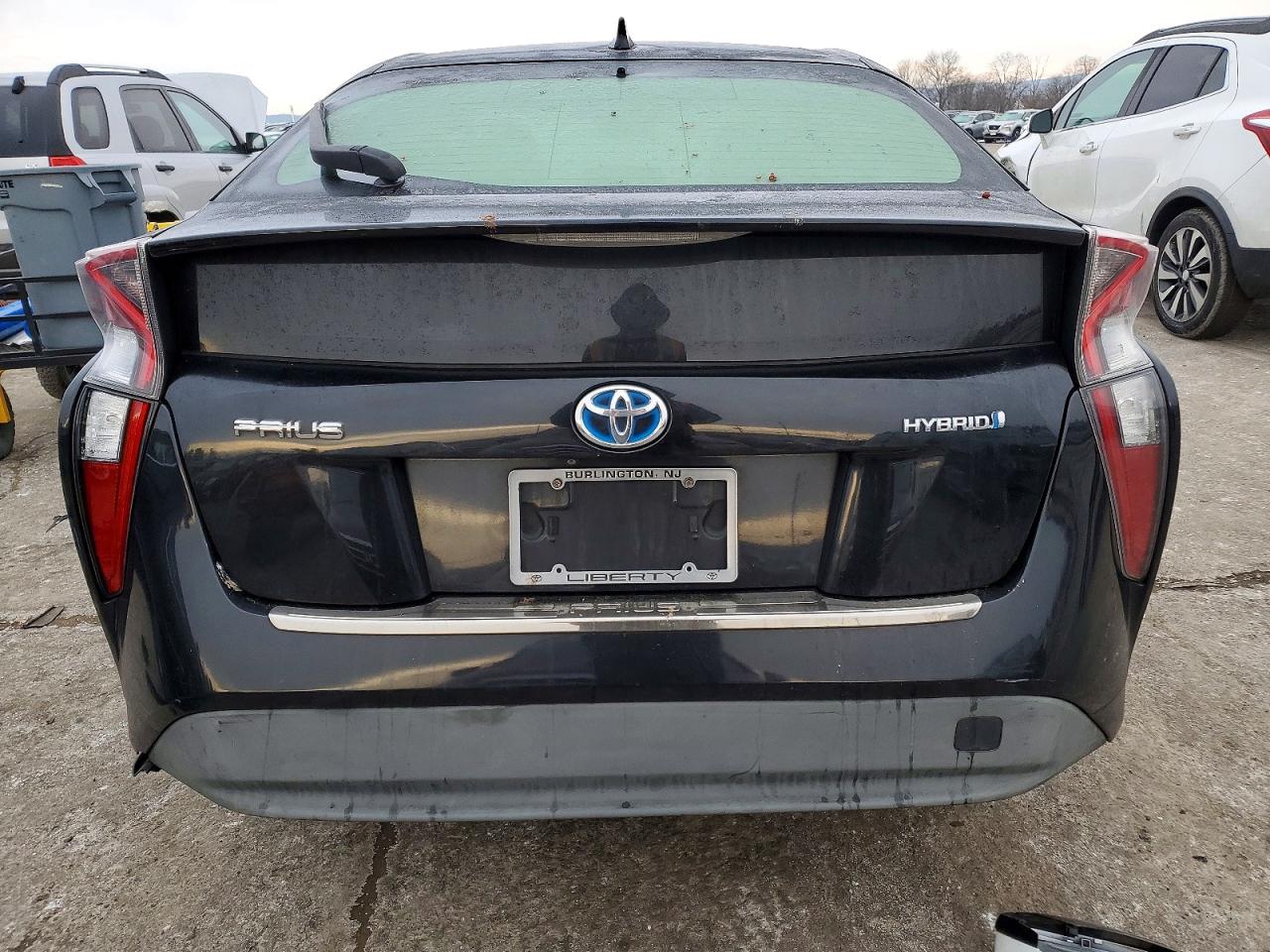 2016 TOYOTA PRIUS photo 6