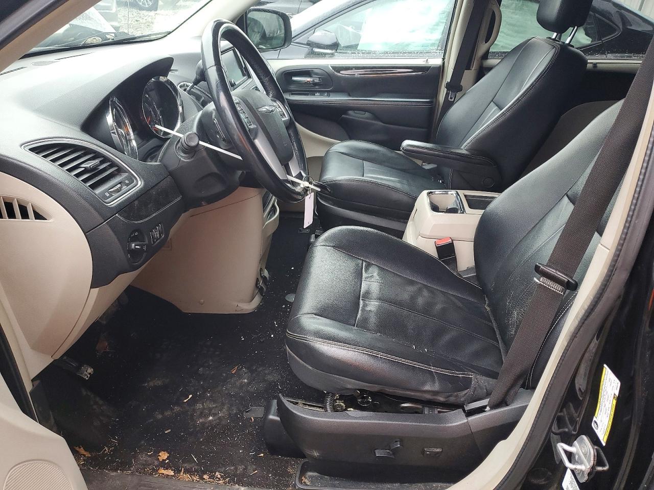 2013 CHRYSLER TOWN & COUNTRY TOURING photo 7
