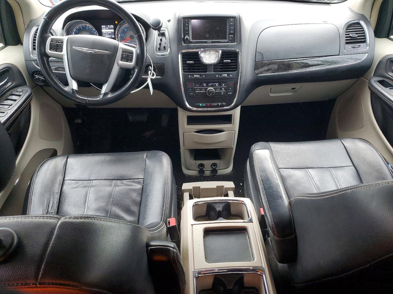 2013 CHRYSLER TOWN & COUNTRY TOURING photo 8