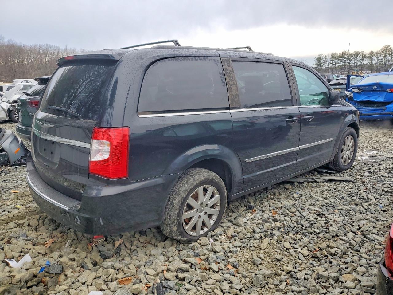 2013 CHRYSLER TOWN & COUNTRY TOURING photo 3