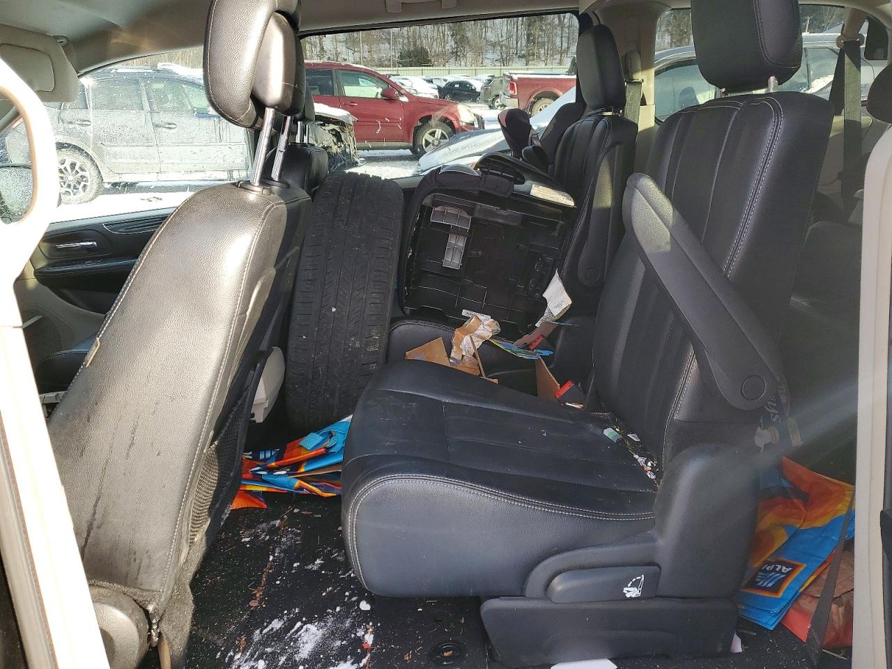 2015 CHRYSLER TOWN & COUNTRY TOURING photo 11