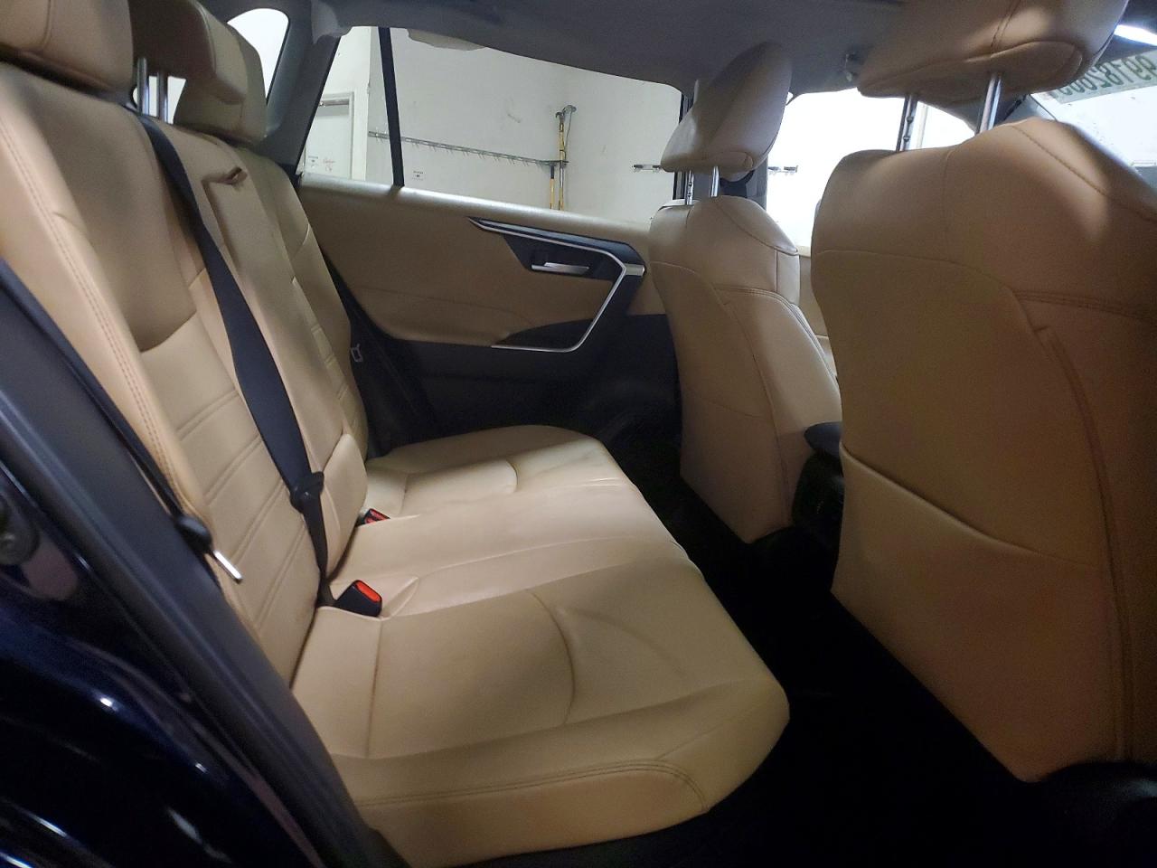 2024 TOYOTA RAV4 XLE PREMIUM photo 11