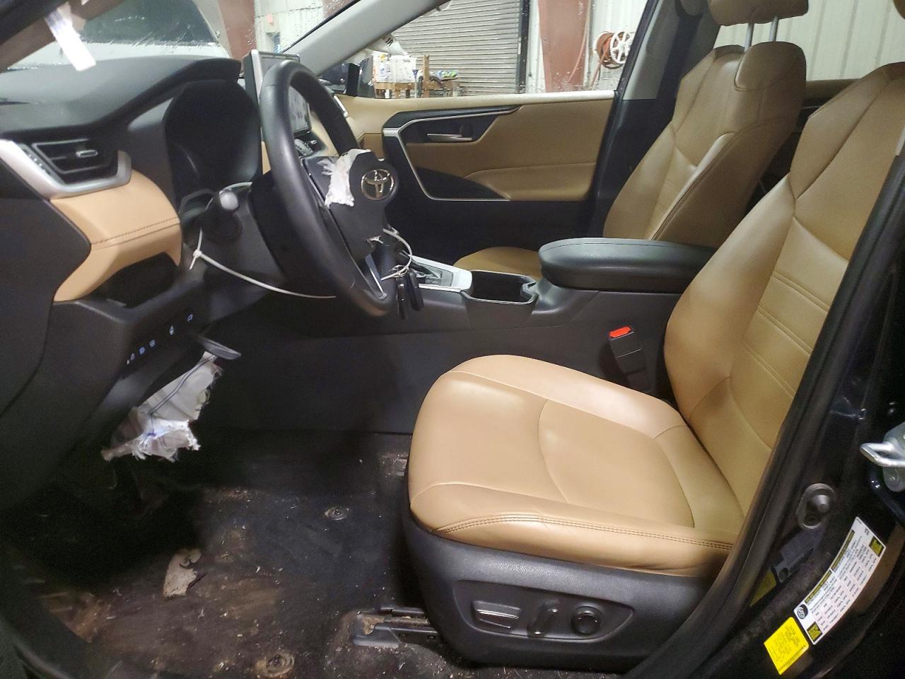 2024 TOYOTA RAV4 XLE PREMIUM photo 7