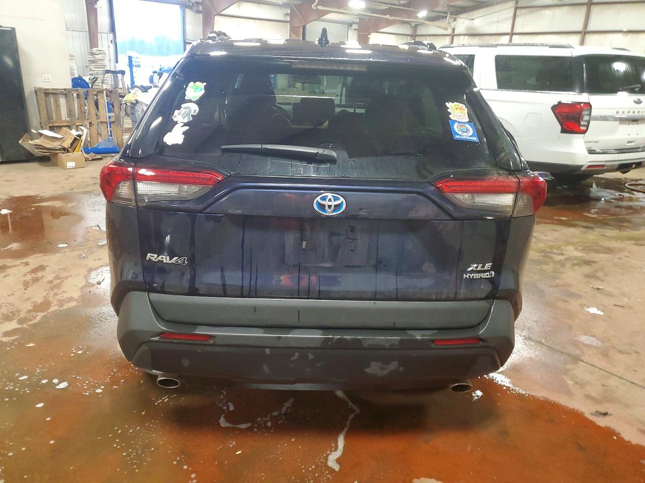 2024 TOYOTA RAV4 XLE PREMIUM photo 6