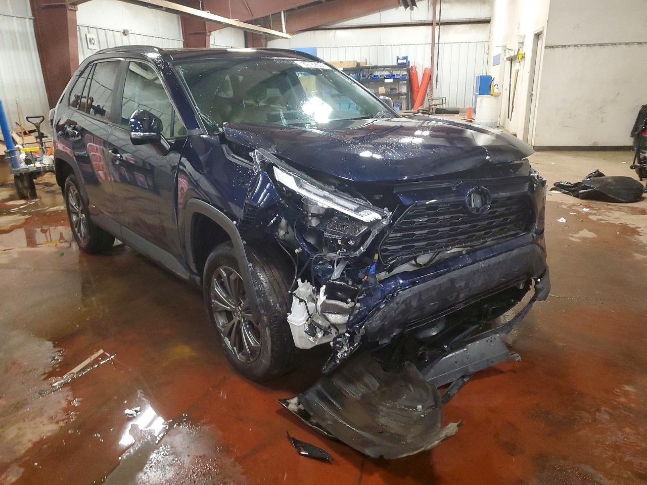 2024 TOYOTA RAV4 XLE PREMIUM photo 4