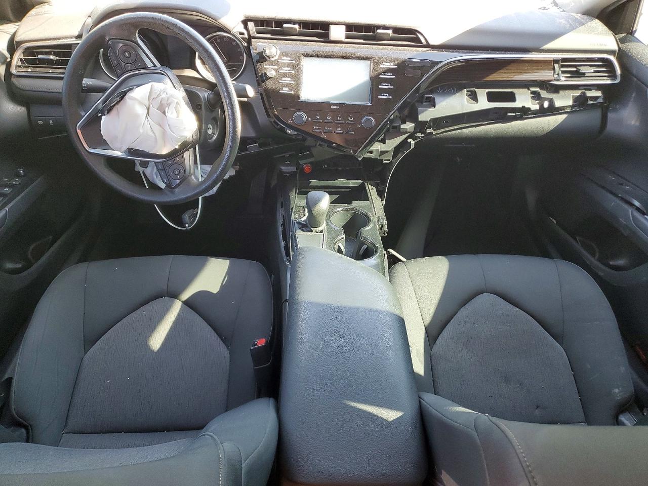 2020 TOYOTA CAMRY LE photo 8