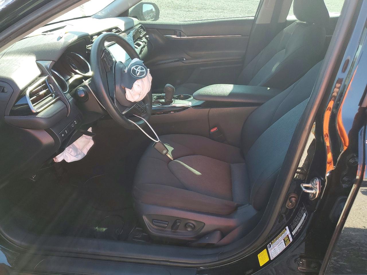2020 TOYOTA CAMRY LE photo 7