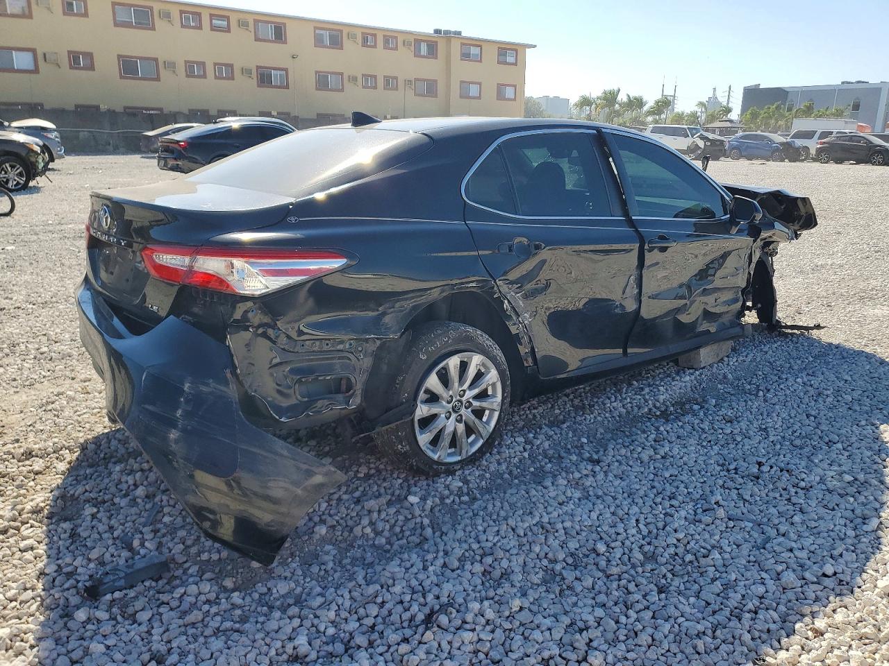 2020 TOYOTA CAMRY LE photo 3