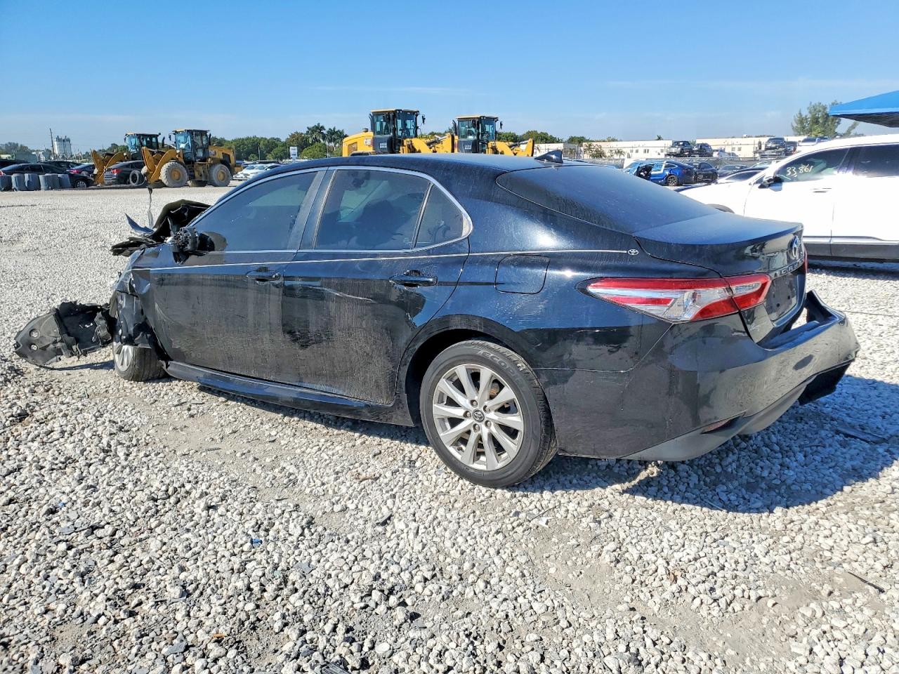 2020 TOYOTA CAMRY LE photo 2