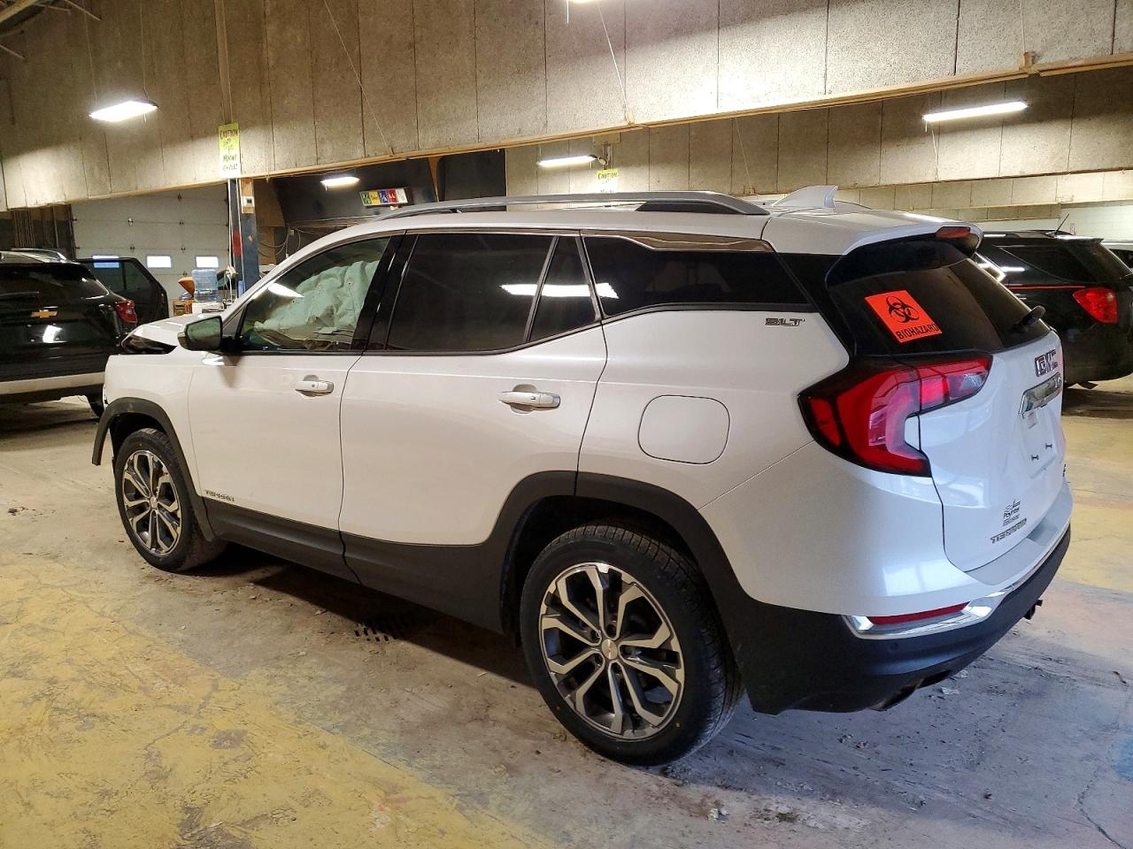2020 GMC TERRAIN photo 2