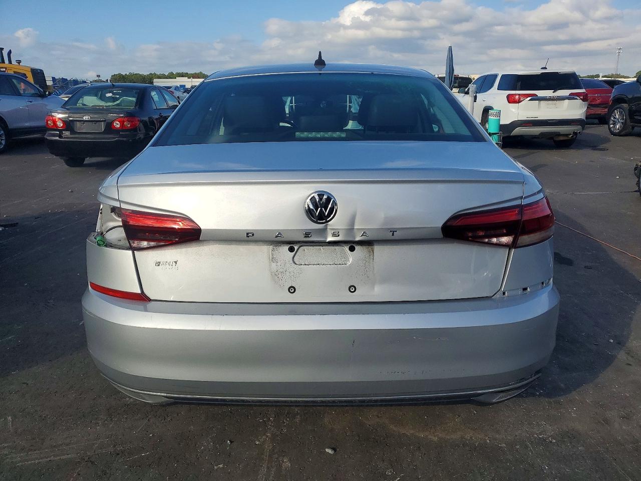 2020 VOLKSWAGEN PASSAT SE photo 6
