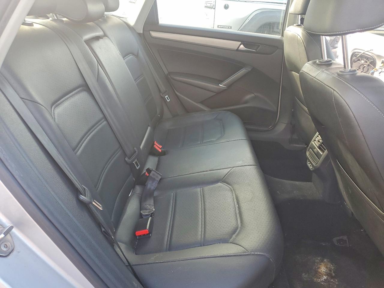 2020 VOLKSWAGEN PASSAT SE photo 10
