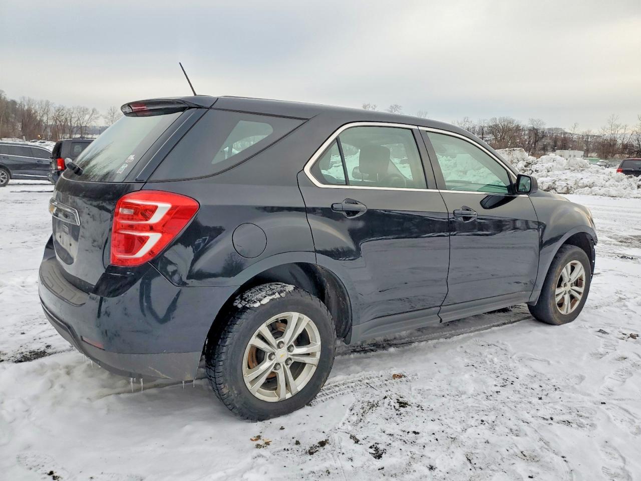 2017 CHEVROLET EQUINOX LS photo 3