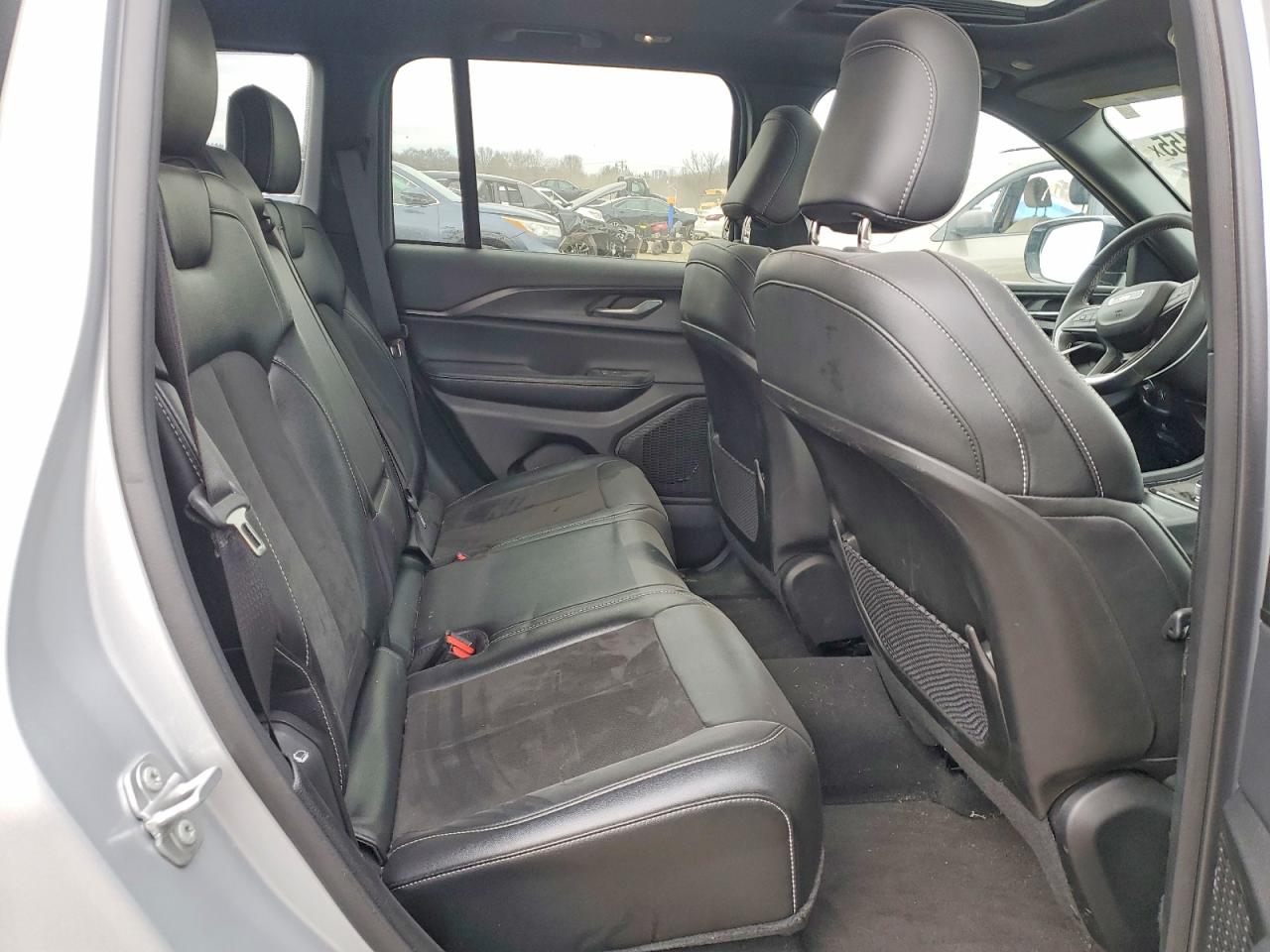 2024 JEEP GRAND CHEROKEE LAREDO photo 11