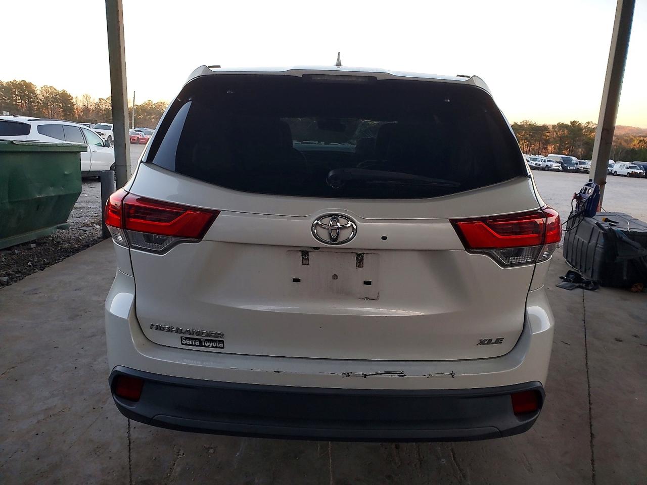 2018 TOYOTA HIGHLANDER SE photo 6
