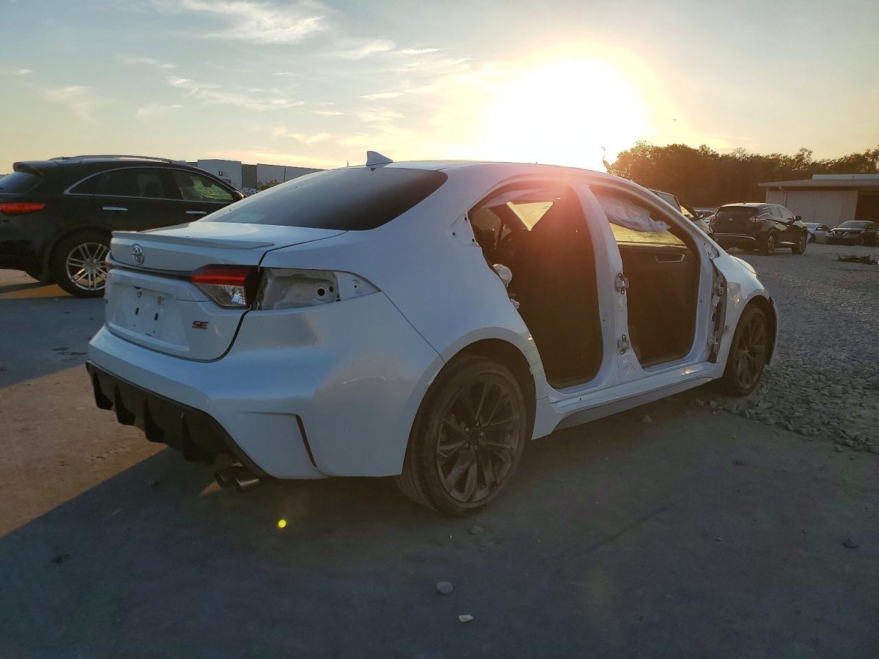 2023 TOYOTA COROLLA SE photo 3